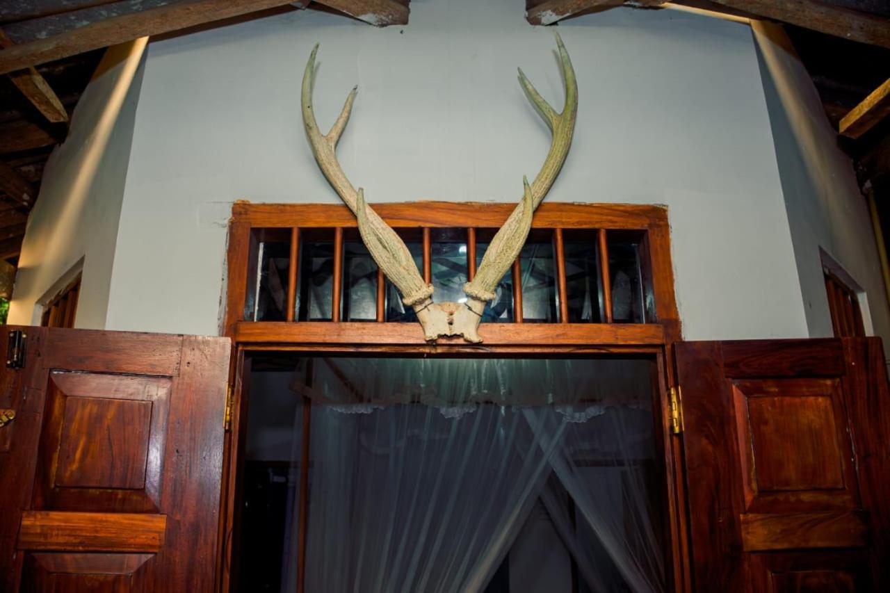 Thatched Villa Tangalle Room photo