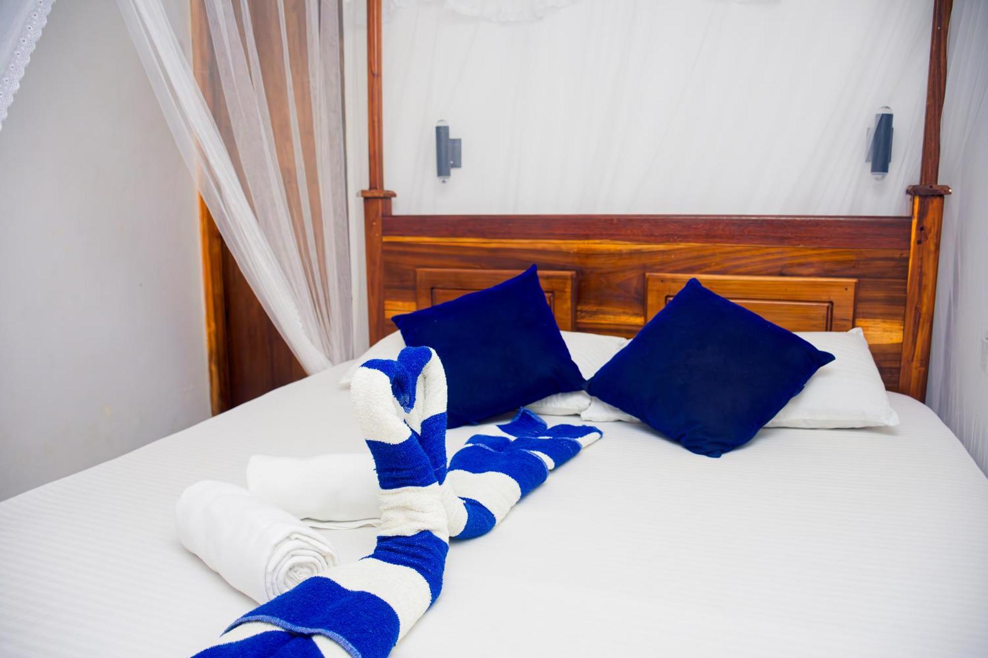 Thatched Villa Tangalle Room photo